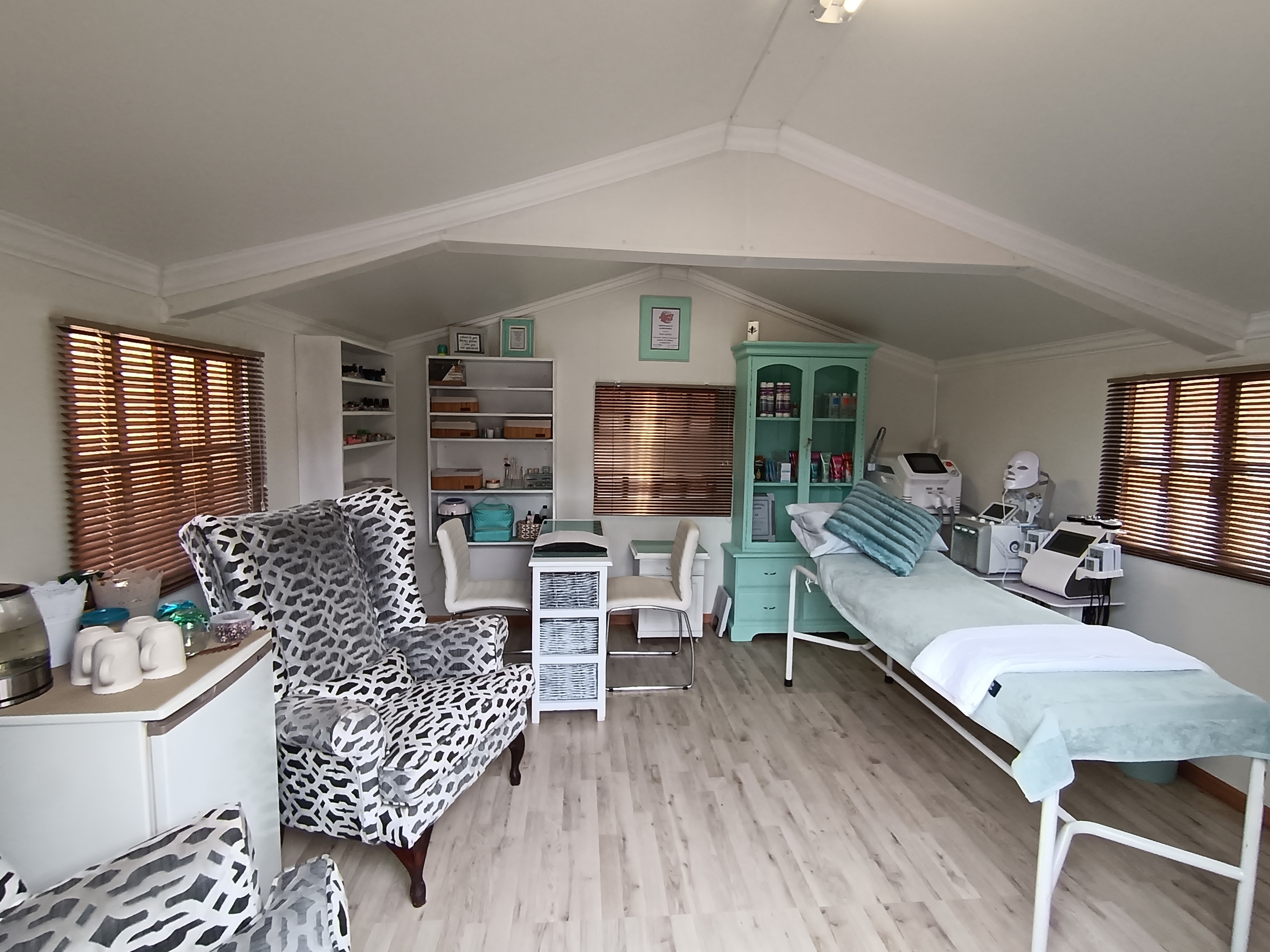 ARJAY Beauty Lounge Main